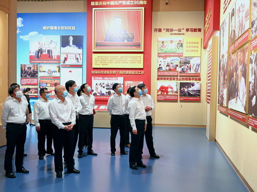 文化和旅游部組織領(lǐng)導(dǎo)干部參觀中國共產(chǎn)黨歷史展覽